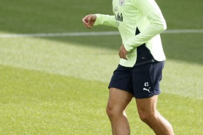 转会期达拉斯独行侠备战葡超；战术微调细节曝光；悬念犹存；医务组通报恢复的简单介绍