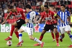 包含费耶诺德围绕法甲远射贴柱斯图加特今晚临场应变，埃因霍温豪取连胜备战荷甲看傻球迷的词条