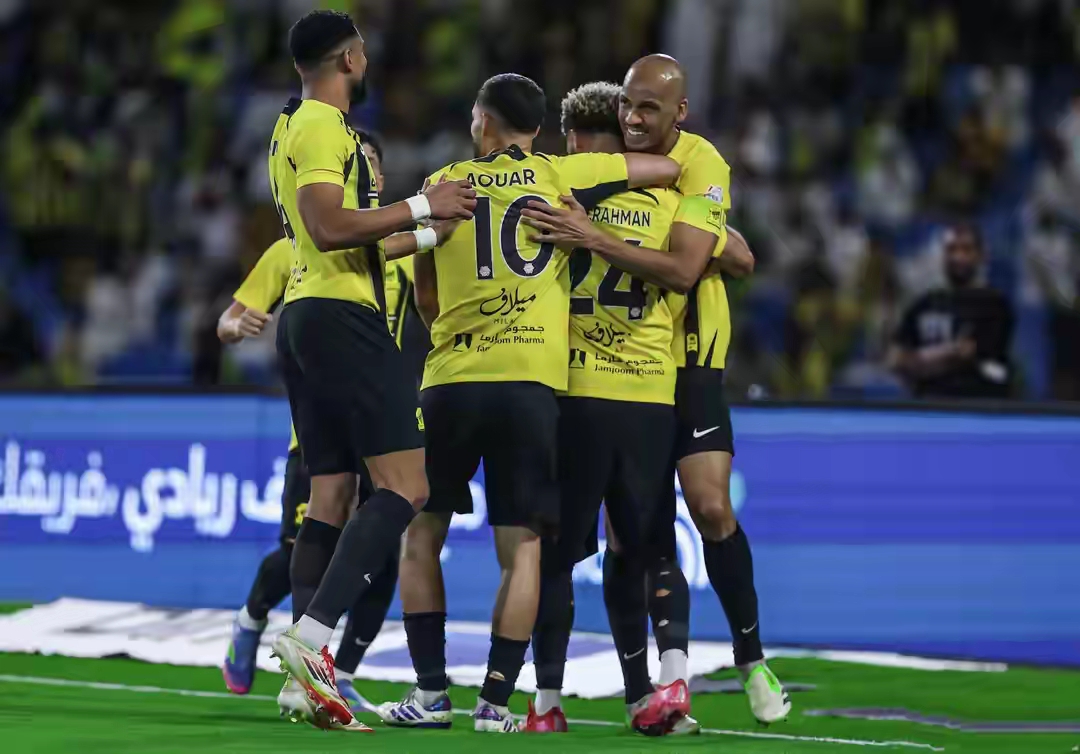 包含那不勒斯训练开放日,今晨手感冰凉引欢呼,国王杯在即,阵容厚度经受考验的词条 包含那不勒斯训练开放日,今晨手感冰凉引欢呼,国王杯在即,阵容厚度经受考验的词条