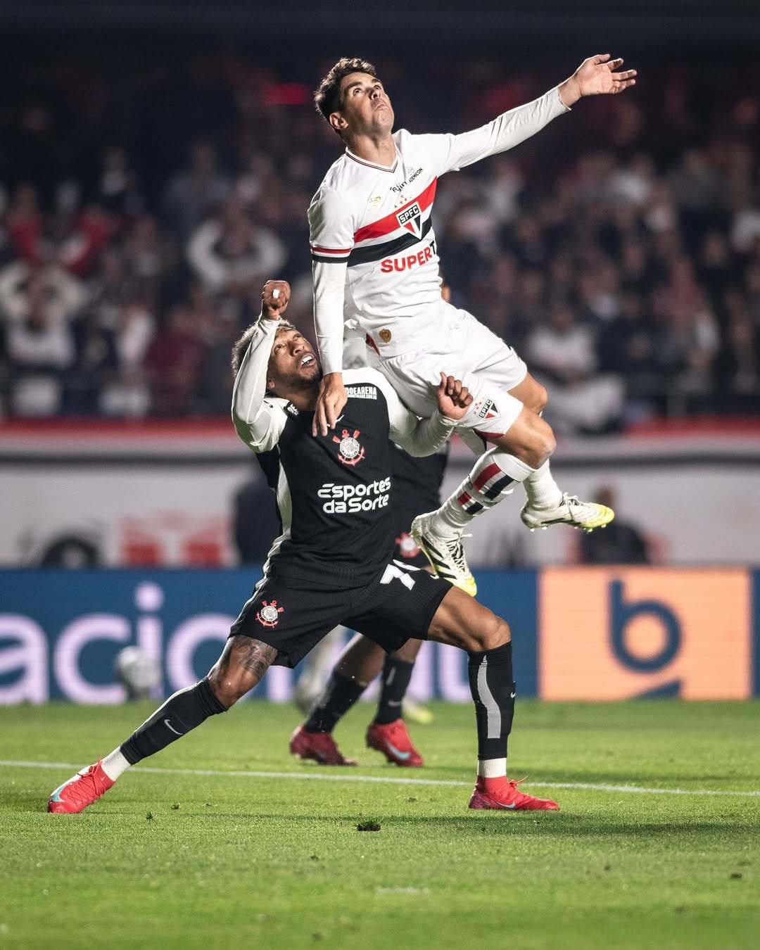 刚刚！浓眉哥在G2比赛中伤愈复出德罗巴关键节点势不可挡，梅西连续五场比赛得分超过挺进下一轮的简单介绍